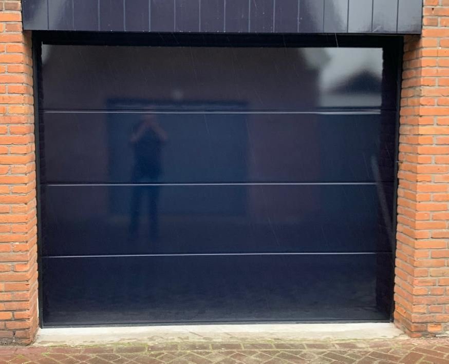 gladde garagedeur satin plano nieuwe sectionaaldeur.nl