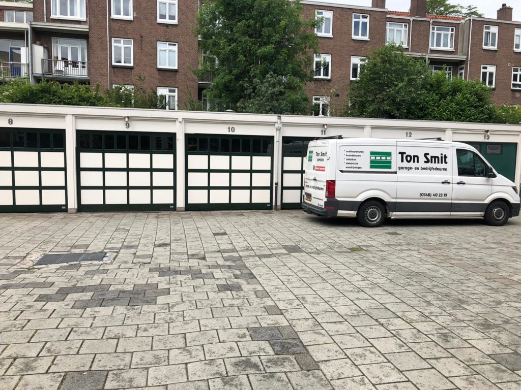 nieuwe sectionaaldeur topline deuren gemonteerd in amsterdam